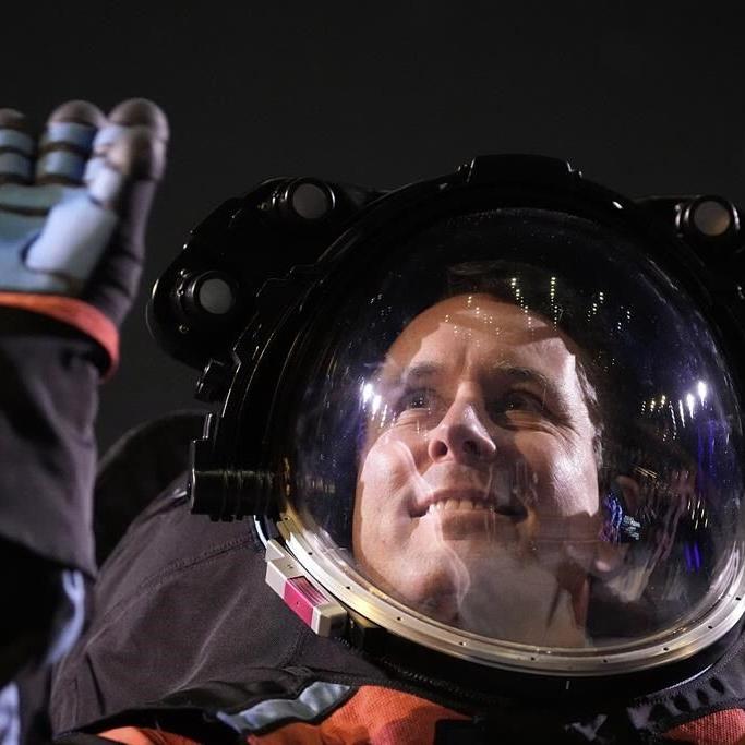 Future NASA moonwalkers to sport sleeker spacesuits
